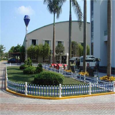 周口工廠現貨批發 新農村綠化帶首選，綠白色塑鋼/PVC護欄詳解