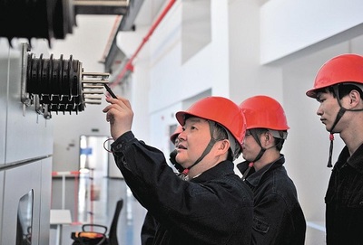 逐夢(mèng)而行攀高峰 --記中國(guó)電科院院士王偉勝、鄭玉平、陸佳政